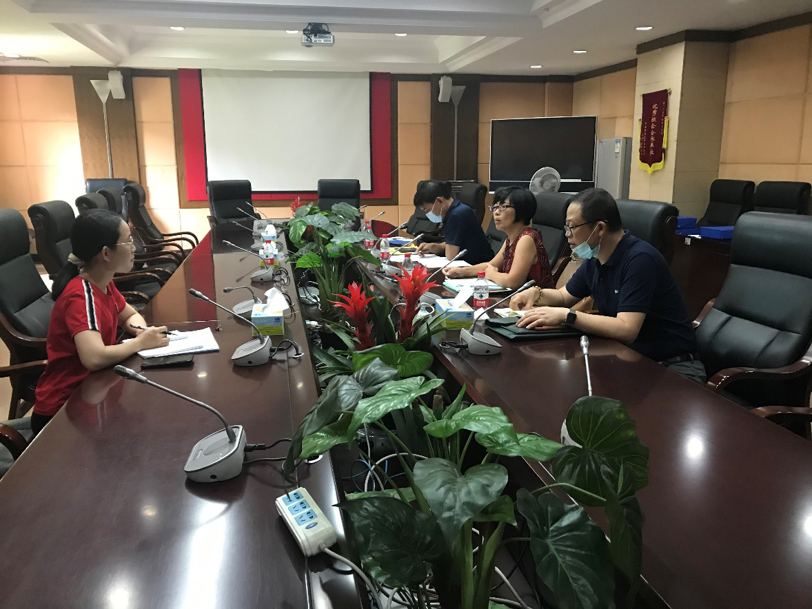 区统计局李淑仪总统计师到企业督导"三季度劳动工资专项整治"工作