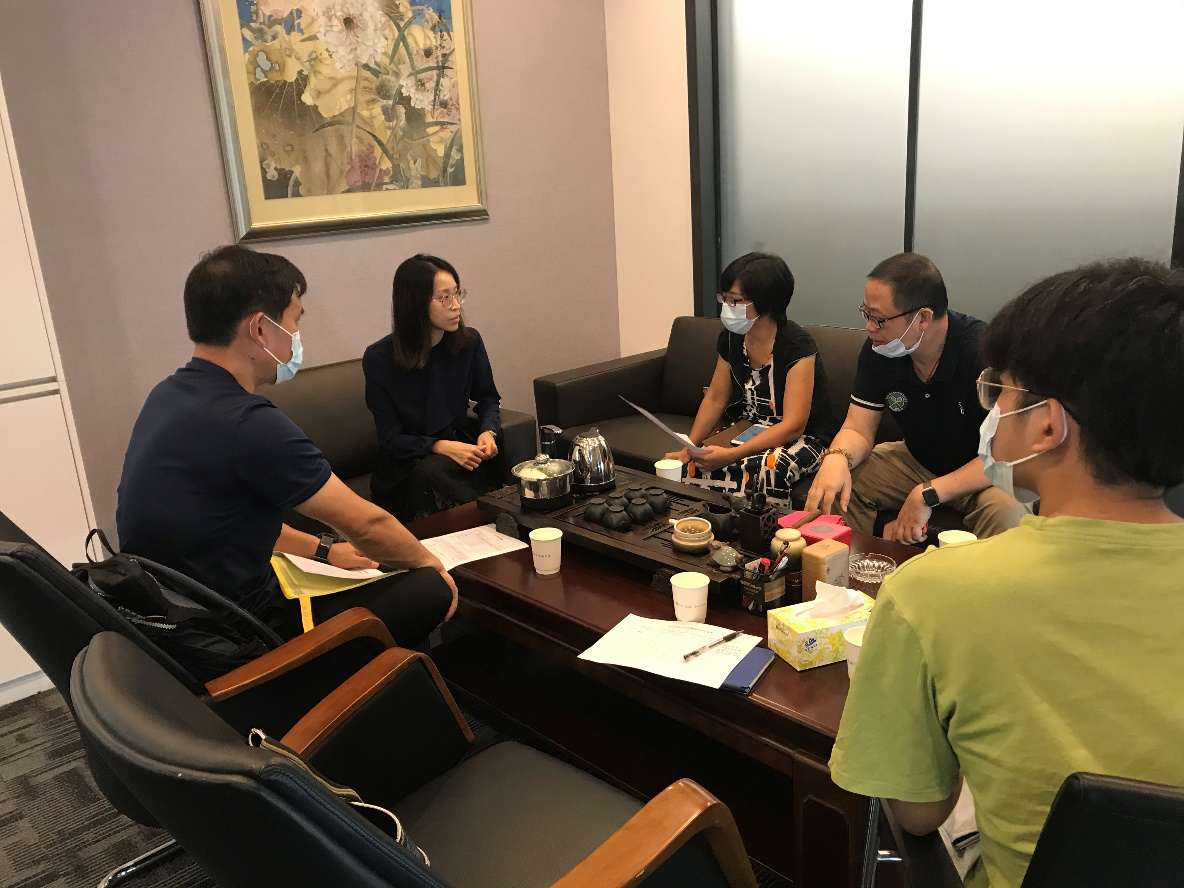 区统计局李淑仪总统计师到企业督导"三季度劳动工资专项整治"工作