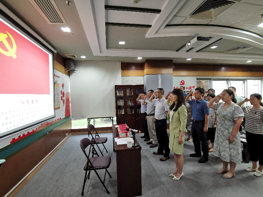 重温入党誓词.jpg