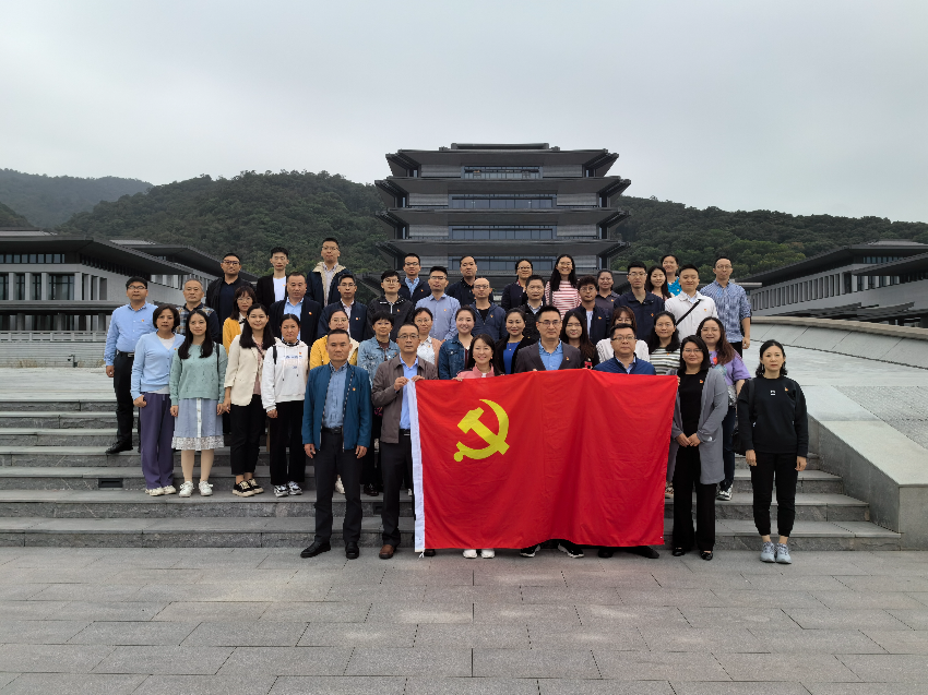 图为：花都区审计局党支部、广州市审计局电子数据审计处党支部、海珠区审计局党支部赴中国国家版本馆广州分馆开展联合主题党日活动.jpg