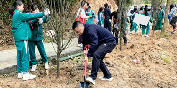 广州市示范“青年林”“红领巾林”扎根红山村  助绿美广东生态建设
